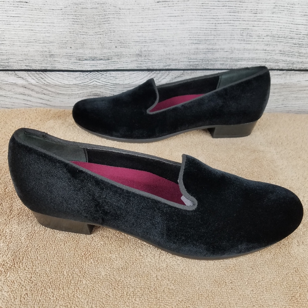 NEW Munro Velvet Cerise Slip on Loafer Shoes Black